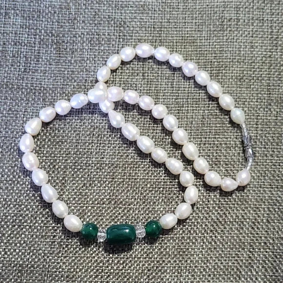 REAL Pearl and Green Agate Necklace - Picture 8 of 15